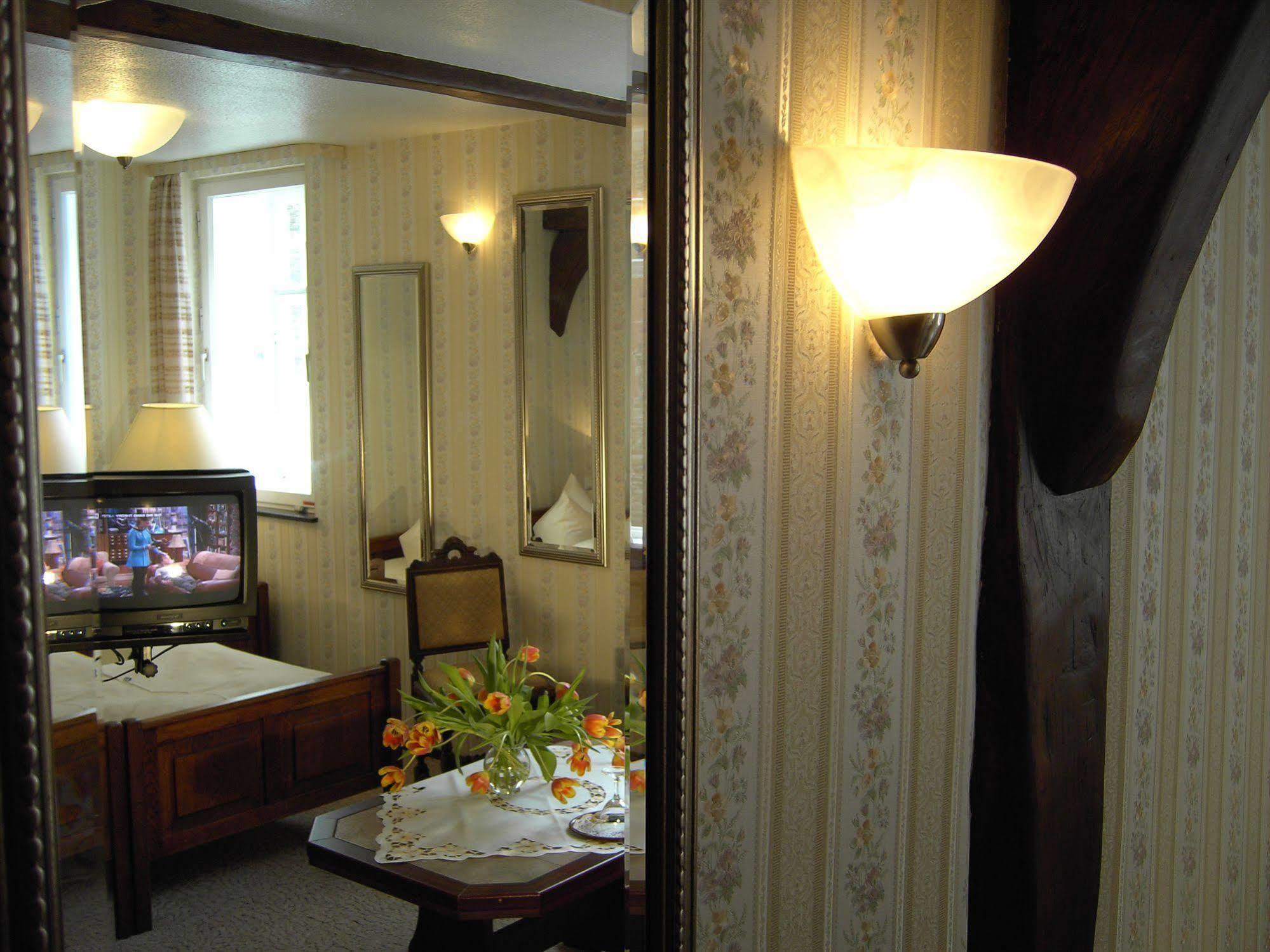 Hotel Graf Rolshausen Моншау Экстерьер фото