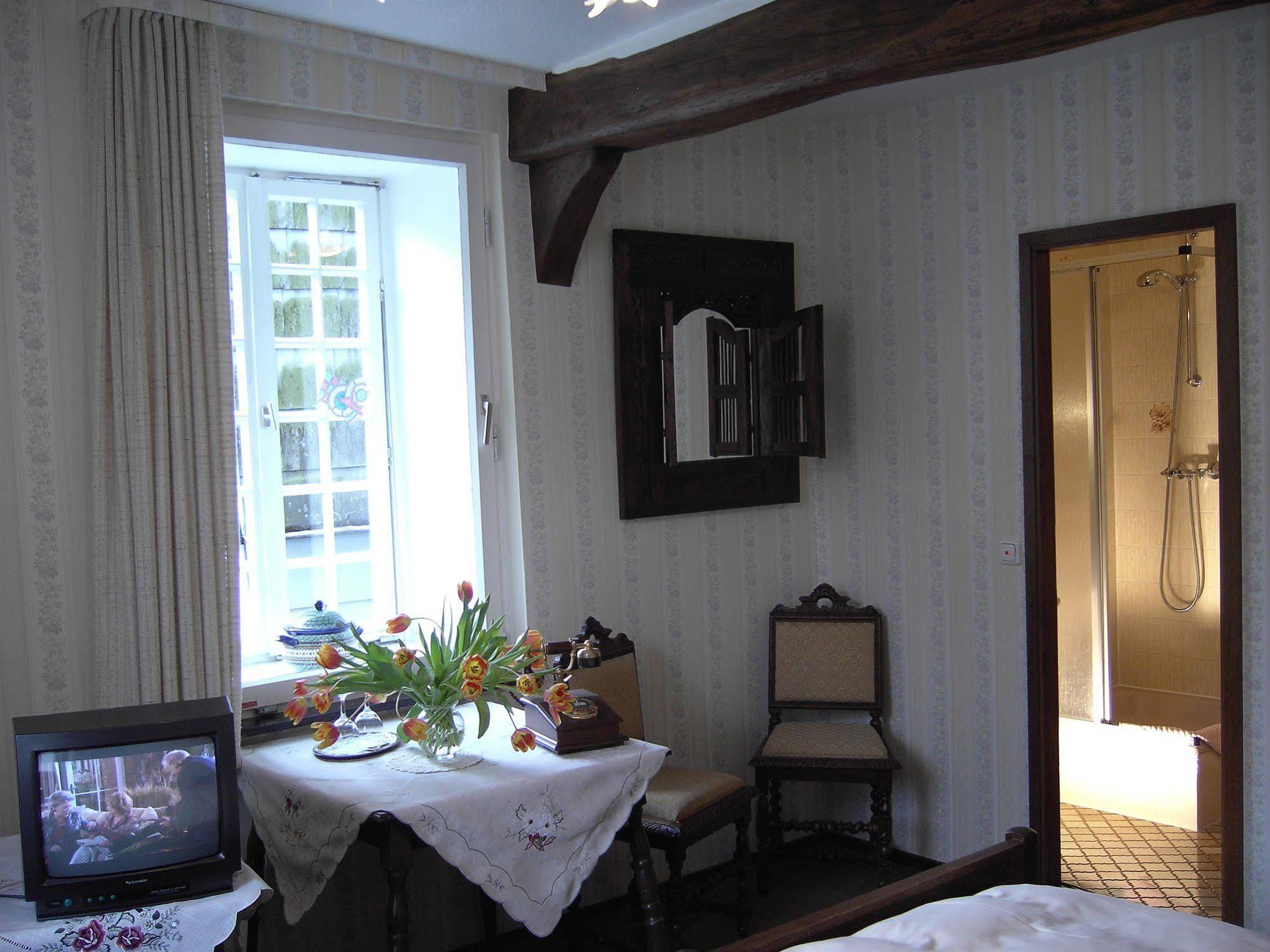Hotel Graf Rolshausen Моншау Экстерьер фото